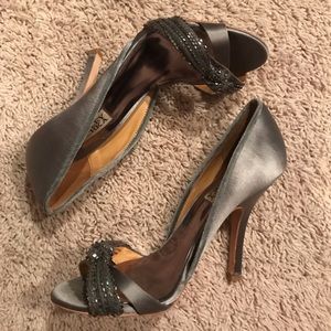Badgley Mischka grey dressy heel
